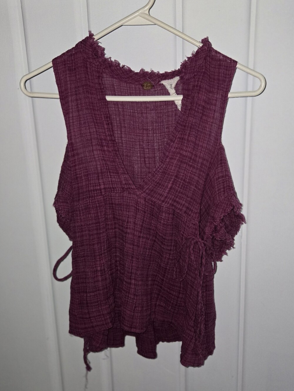 FREE PEOPLE Sleeveless Crinkle V-Neck Top in Deep Plum